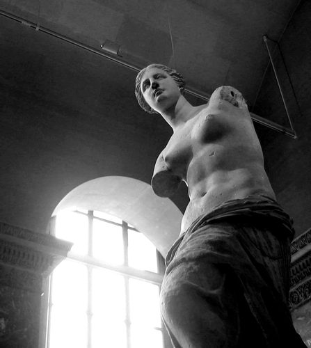 French:  Vénus de Milo Venus de Milo — Stone Carving
