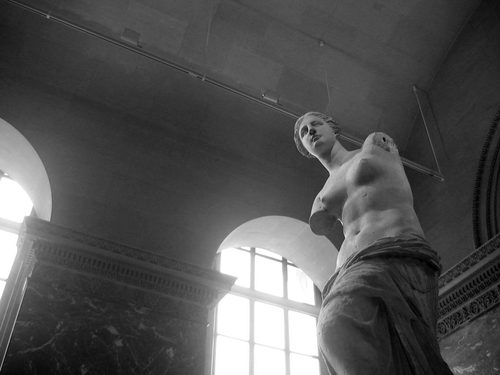 French:  Vénus de Milo Venus de Milo — Stone Carving